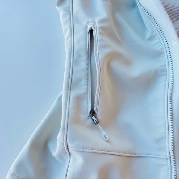 XS White Patagonia Ski Jacket - Picture 6 of 9